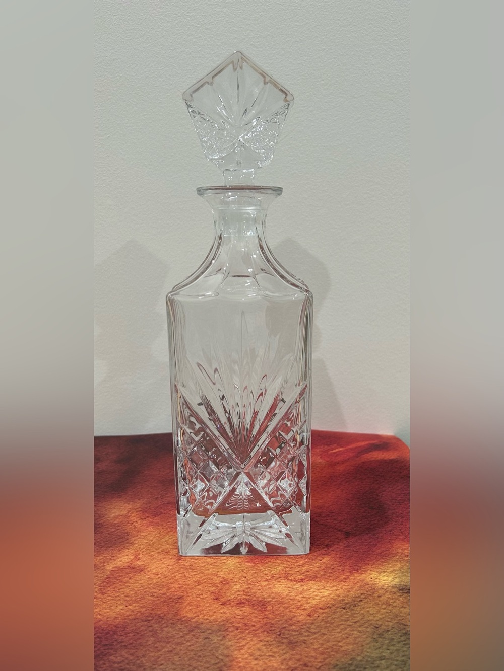 Clear Glass Decanter Geometric Stopper Diamond Cut Style 12”